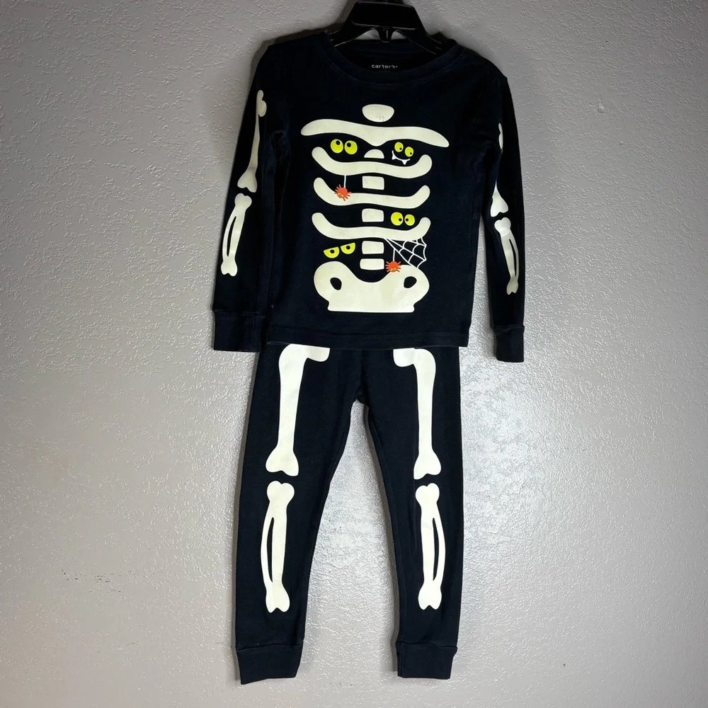 Carters Toddler Boy Halloween Skeleton Glow in Dark P.J.’s long sleeve 3-6 month